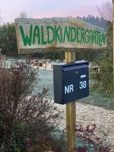 Schild Waldkindergarten Postkasten
